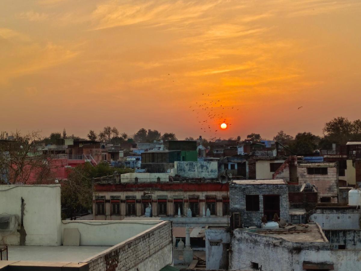 Hotel India Inn Walking Distance From Taj Mahal-- Rooftop Taj Mahal View อัครา ภายนอก รูปภาพ