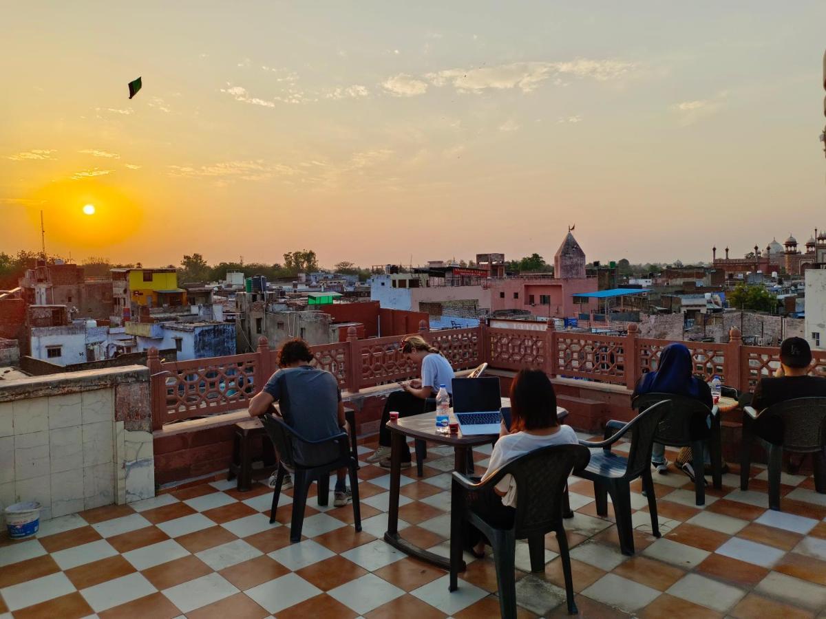 Hotel India Inn Walking Distance From Taj Mahal-- Rooftop Taj Mahal View อัครา ภายนอก รูปภาพ
