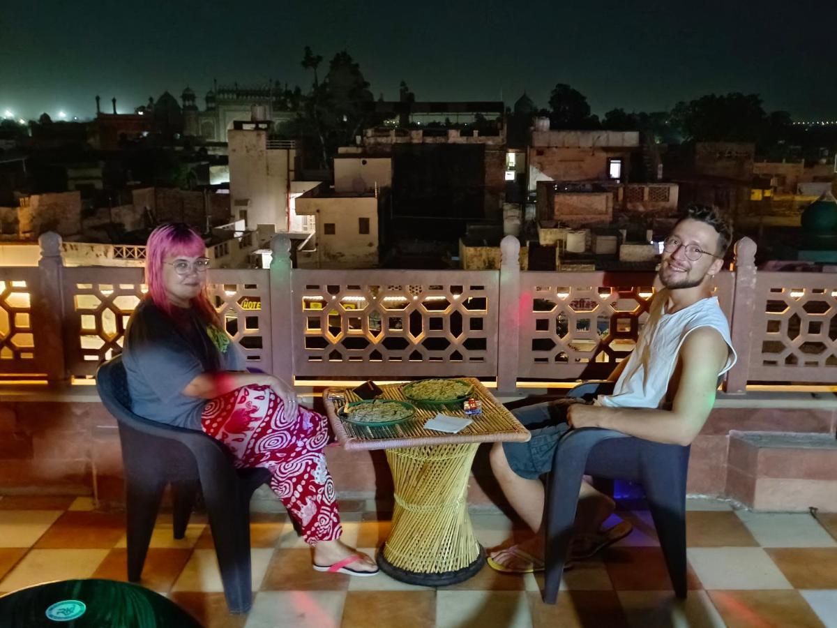 Hotel India Inn Walking Distance From Taj Mahal-- Rooftop Taj Mahal View อัครา ภายนอก รูปภาพ