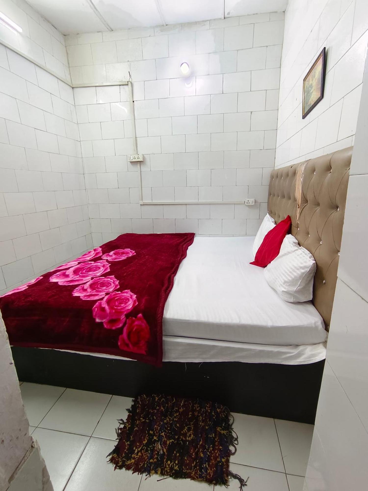 Hotel India Inn Walking Distance From Taj Mahal-- Rooftop Taj Mahal View อัครา ภายนอก รูปภาพ