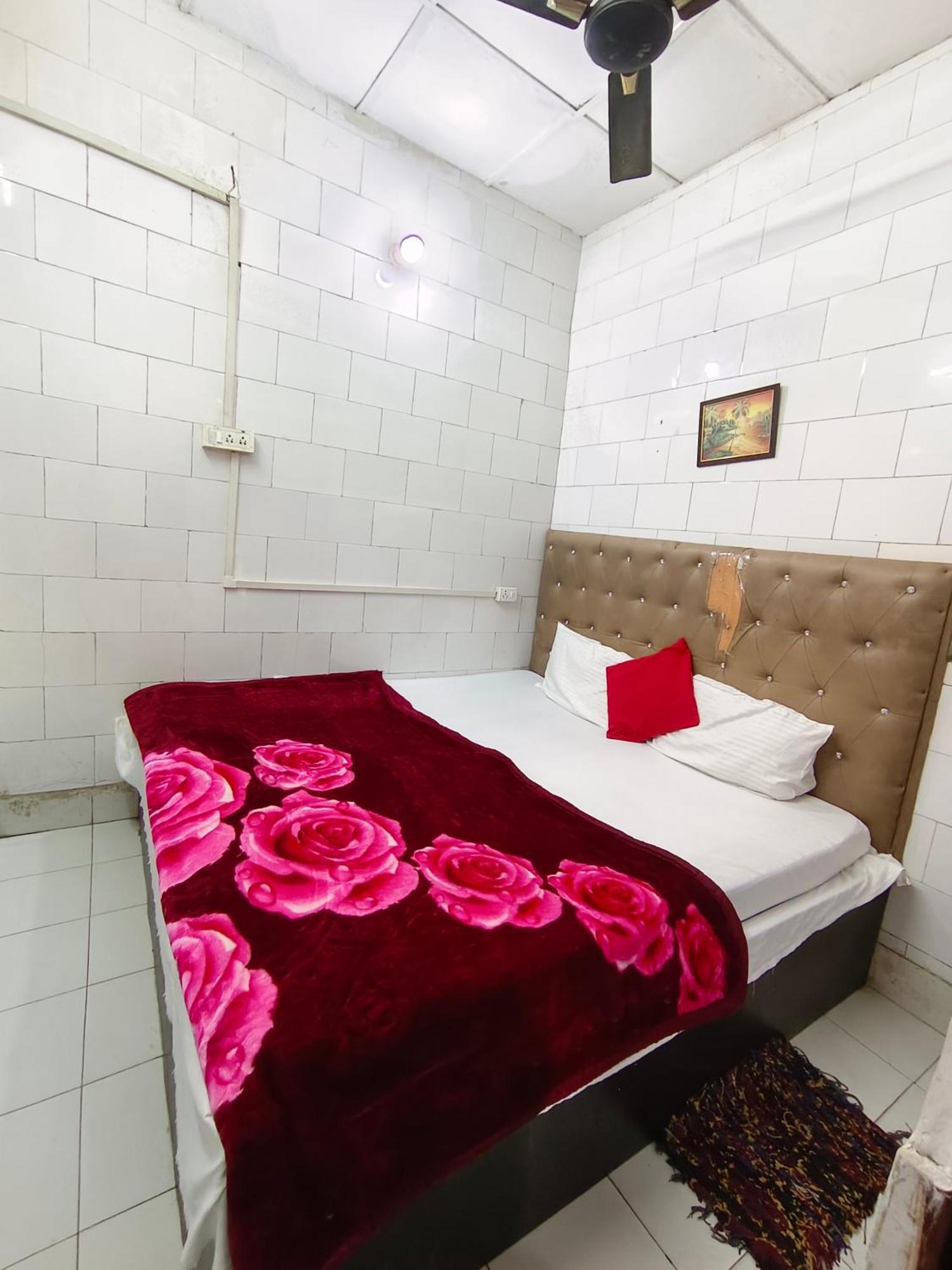 Hotel India Inn Walking Distance From Taj Mahal-- Rooftop Taj Mahal View อัครา ภายนอก รูปภาพ