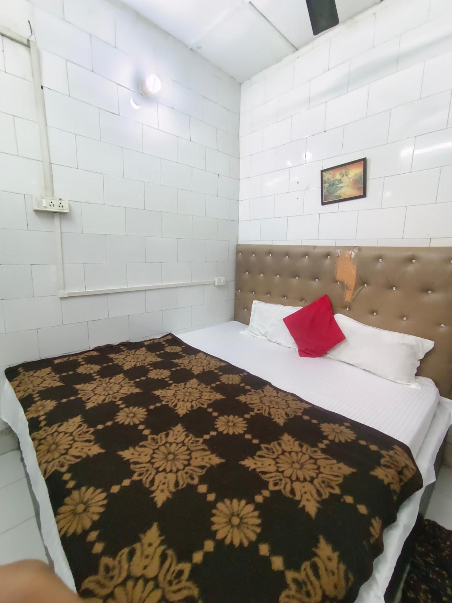 Hotel India Inn Walking Distance From Taj Mahal-- Rooftop Taj Mahal View อัครา ภายนอก รูปภาพ