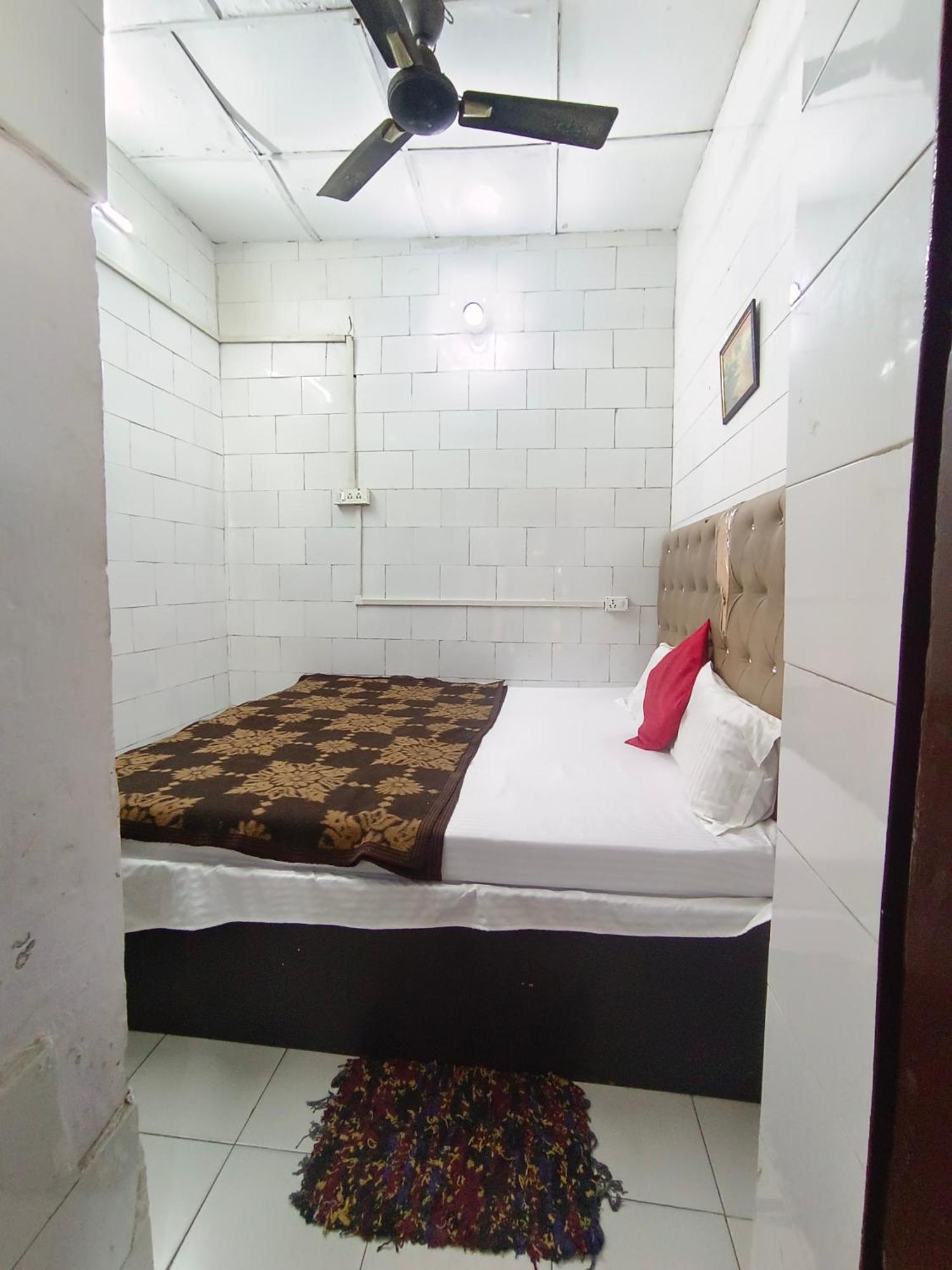 Hotel India Inn Walking Distance From Taj Mahal-- Rooftop Taj Mahal View อัครา ภายนอก รูปภาพ