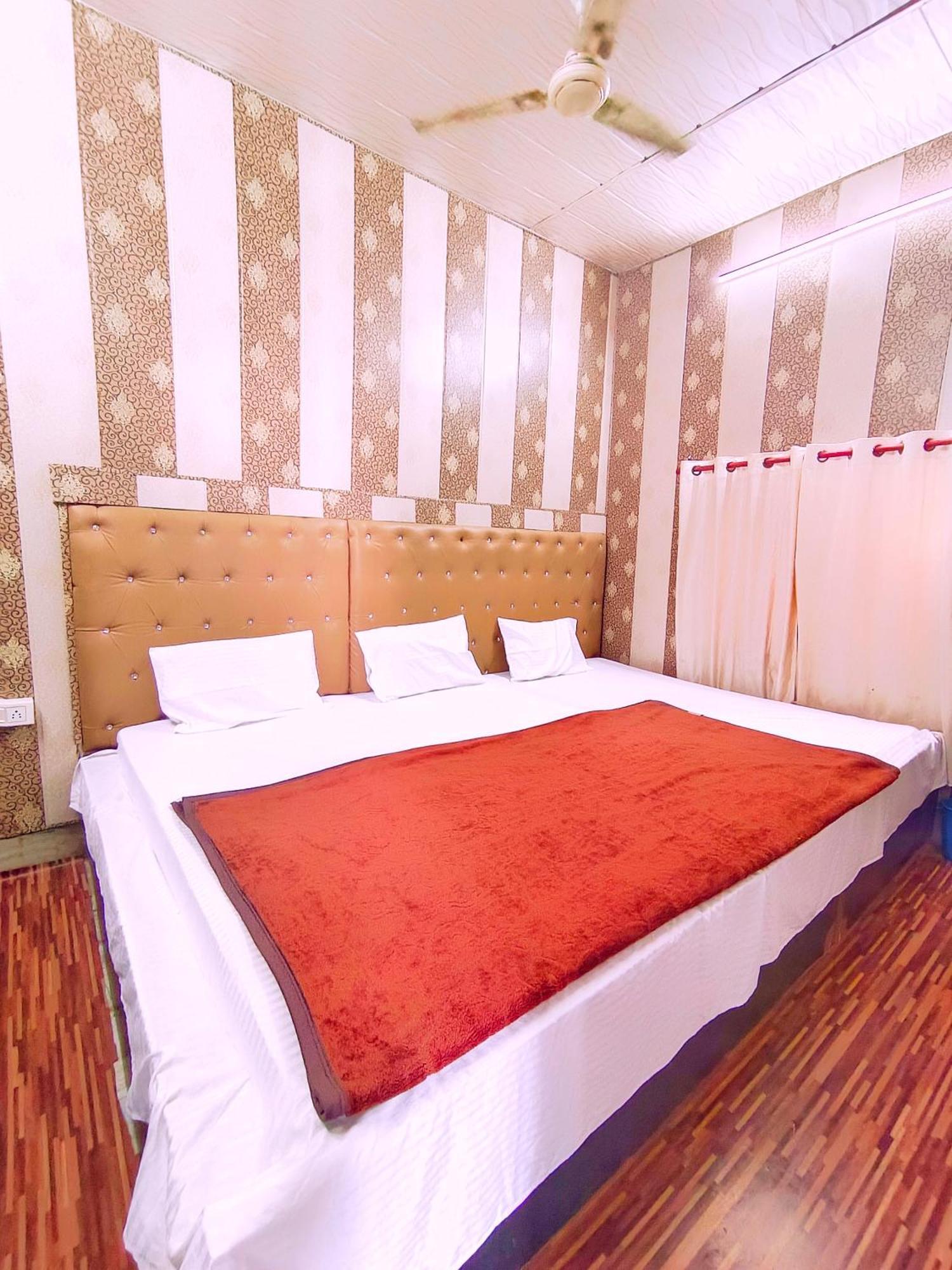 Hotel India Inn Walking Distance From Taj Mahal-- Rooftop Taj Mahal View อัครา ภายนอก รูปภาพ