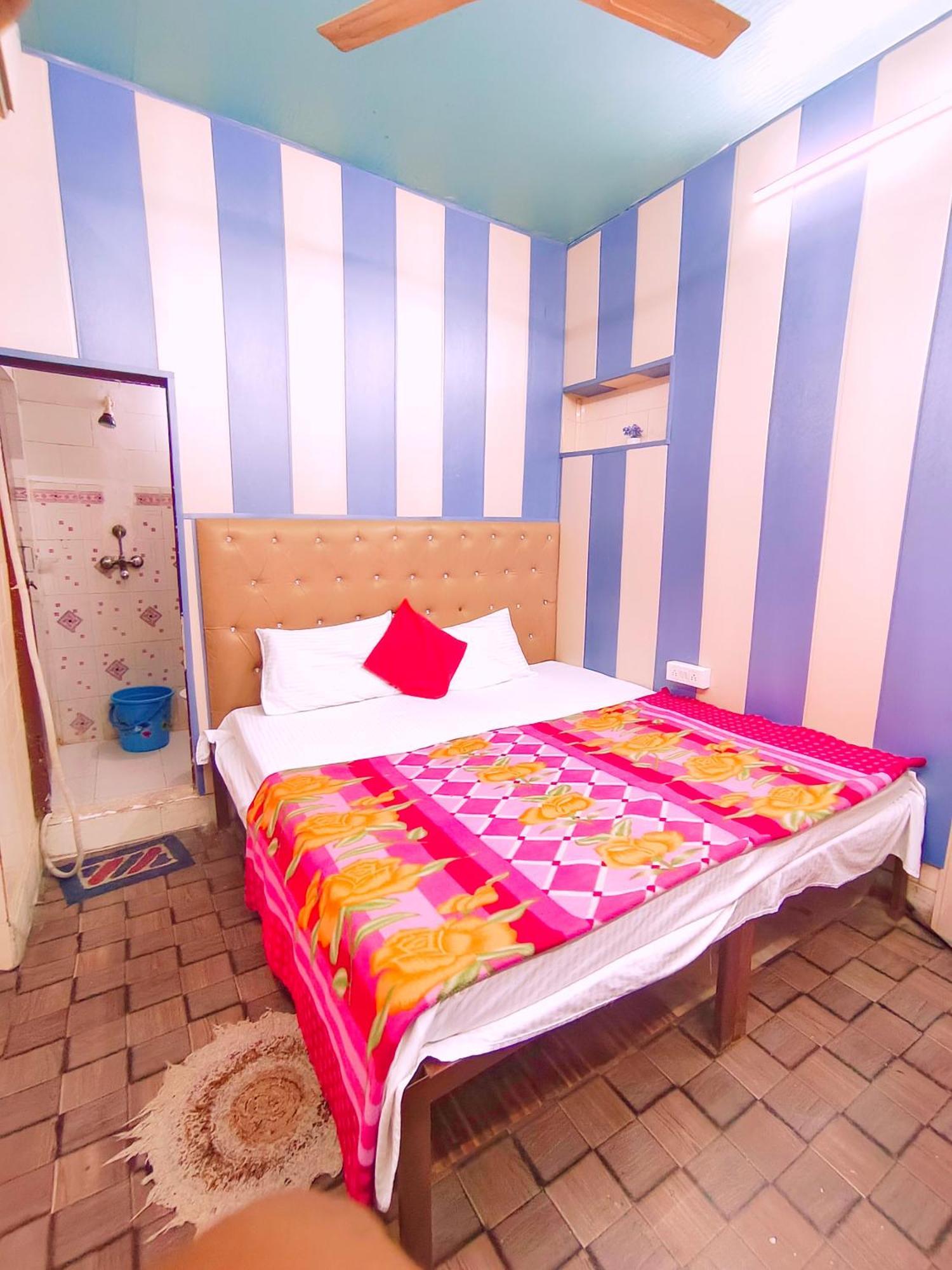 Hotel India Inn Walking Distance From Taj Mahal-- Rooftop Taj Mahal View อัครา ภายนอก รูปภาพ