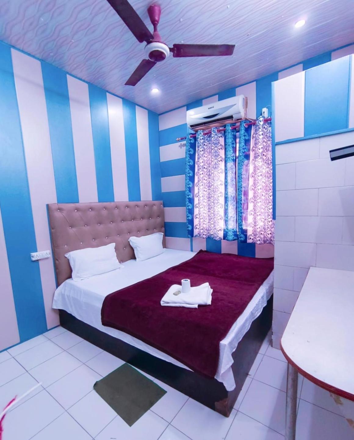 Hotel India Inn Walking Distance From Taj Mahal-- Rooftop Taj Mahal View อัครา ภายนอก รูปภาพ