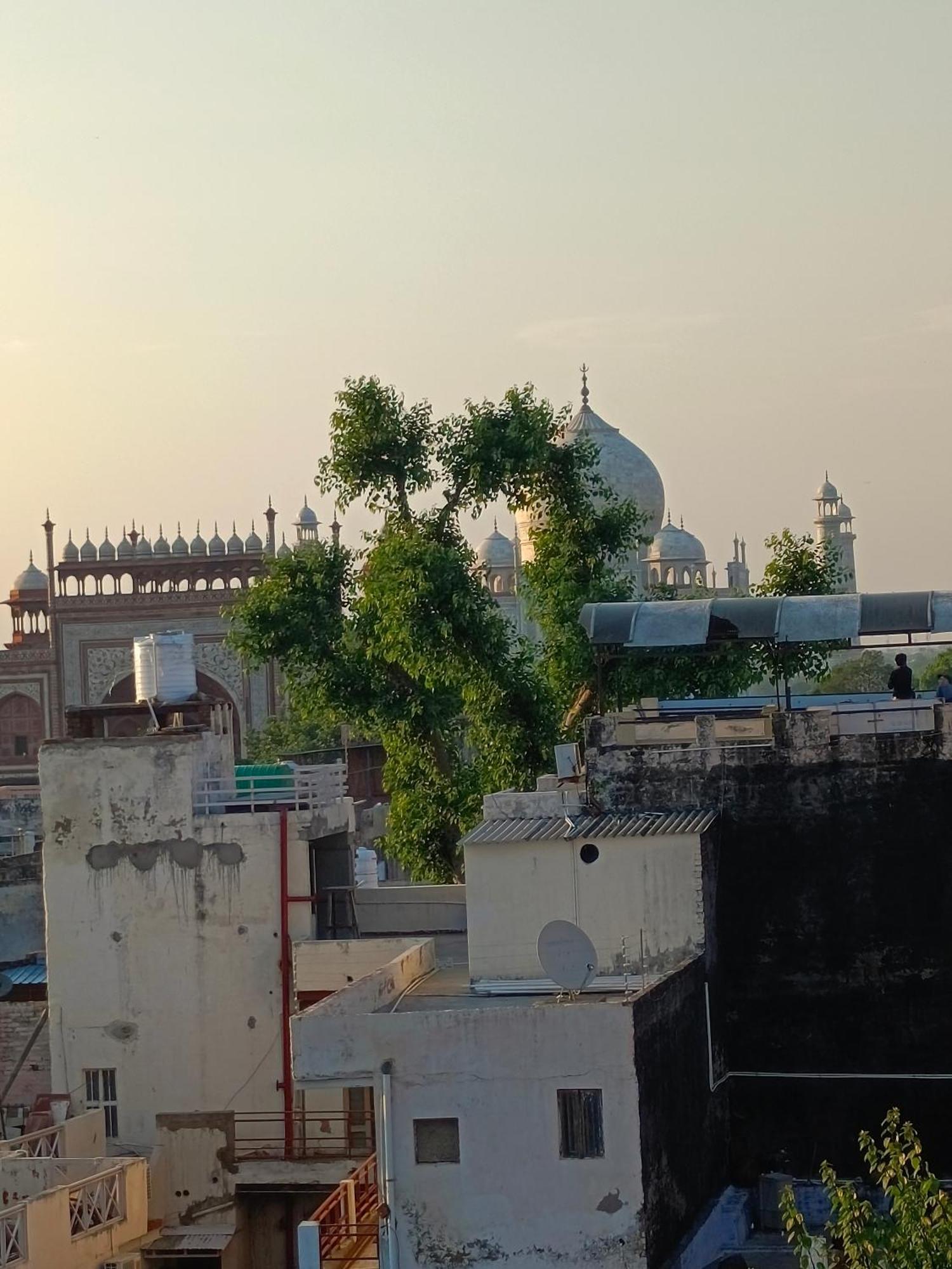 Hotel India Inn Walking Distance From Taj Mahal-- Rooftop Taj Mahal View อัครา ภายนอก รูปภาพ
