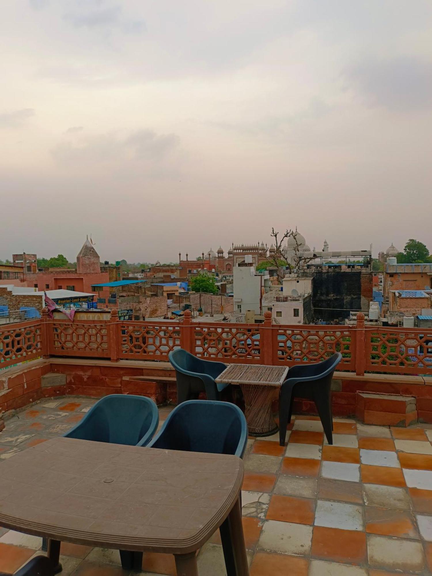 Hotel India Inn Walking Distance From Taj Mahal-- Rooftop Taj Mahal View อัครา ภายนอก รูปภาพ