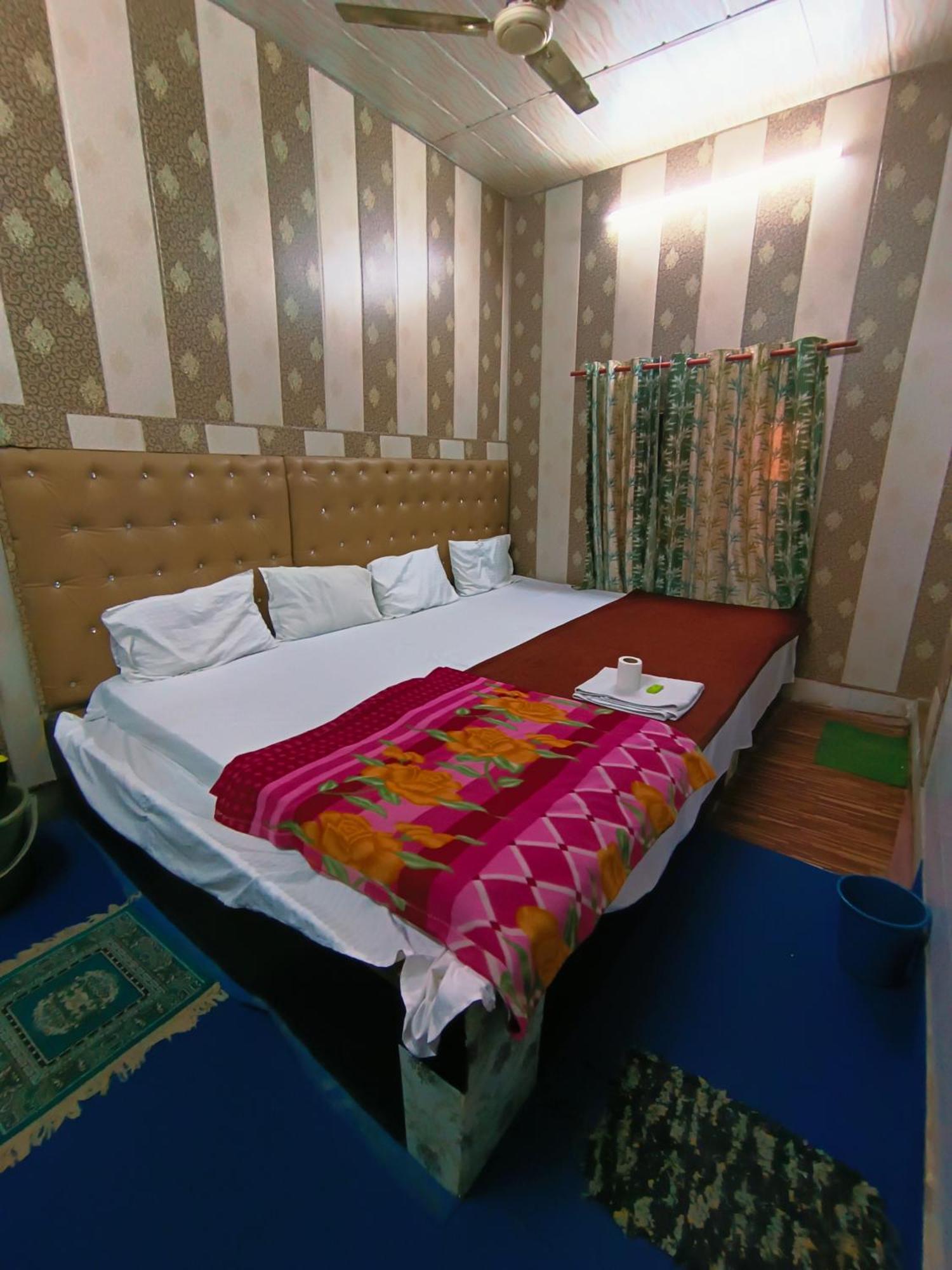 Hotel India Inn Walking Distance From Taj Mahal-- Rooftop Taj Mahal View อัครา ภายนอก รูปภาพ
