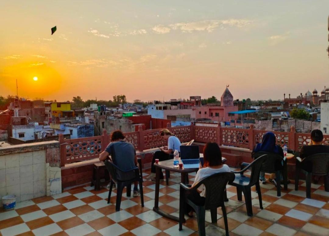 Hotel India Inn Walking Distance From Taj Mahal-- Rooftop Taj Mahal View อัครา ภายนอก รูปภาพ