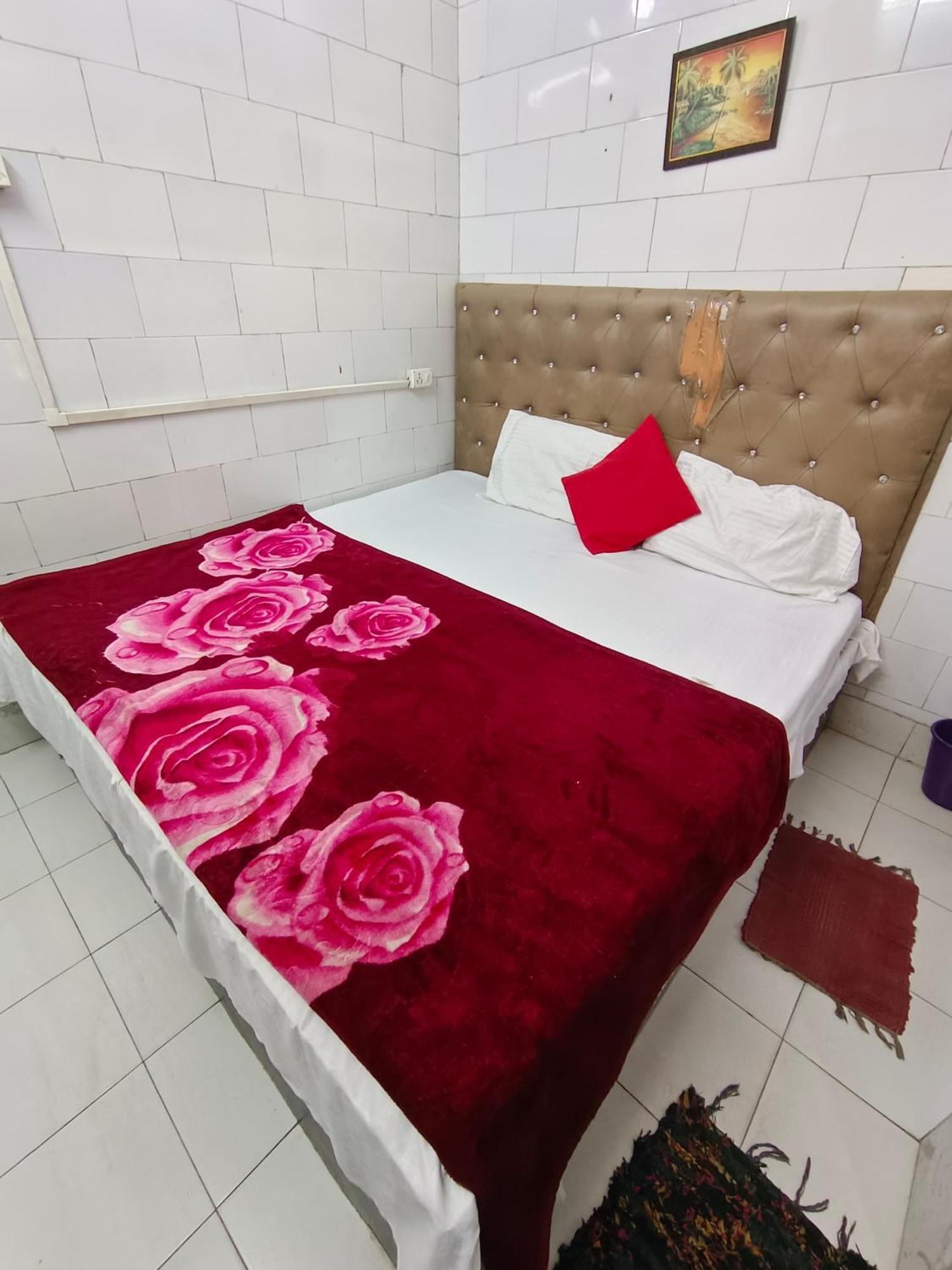Hotel India Inn Walking Distance From Taj Mahal-- Rooftop Taj Mahal View อัครา ภายนอก รูปภาพ