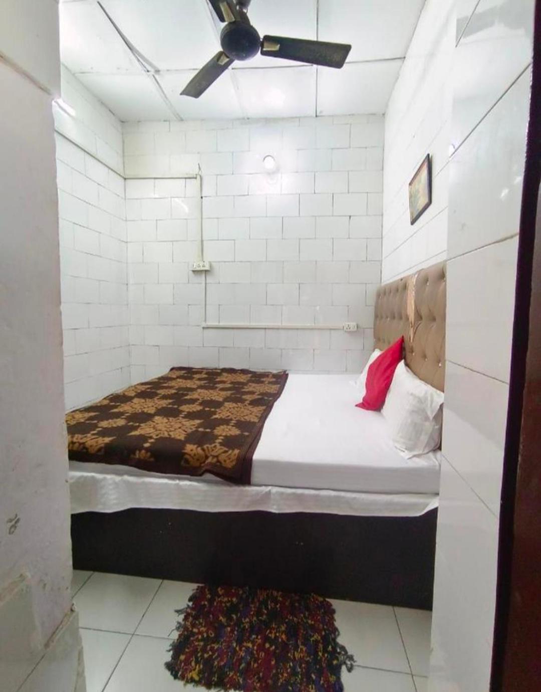 Hotel India Inn Walking Distance From Taj Mahal-- Rooftop Taj Mahal View อัครา ภายนอก รูปภาพ