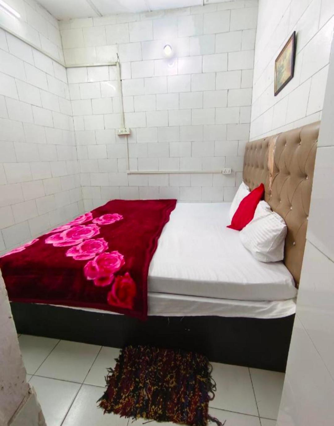 Hotel India Inn Walking Distance From Taj Mahal-- Rooftop Taj Mahal View อัครา ภายนอก รูปภาพ