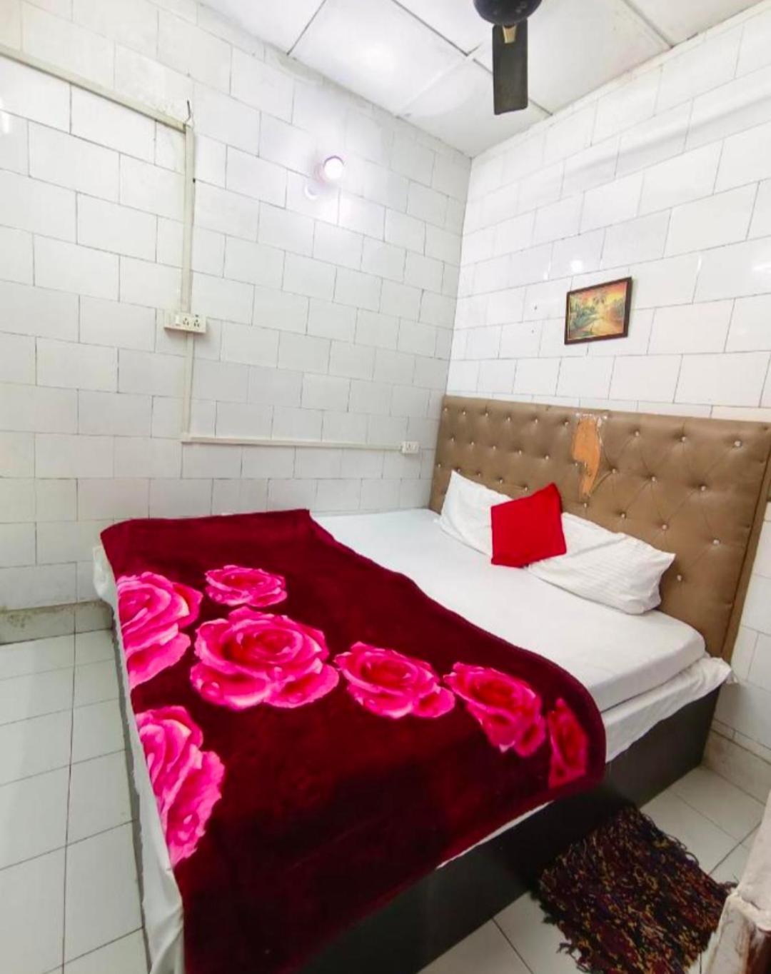 Hotel India Inn Walking Distance From Taj Mahal-- Rooftop Taj Mahal View อัครา ภายนอก รูปภาพ