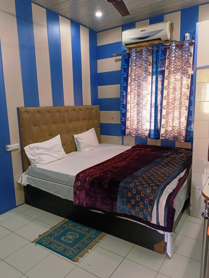 Hotel India Inn Walking Distance From Taj Mahal-- Rooftop Taj Mahal View อัครา ภายนอก รูปภาพ
