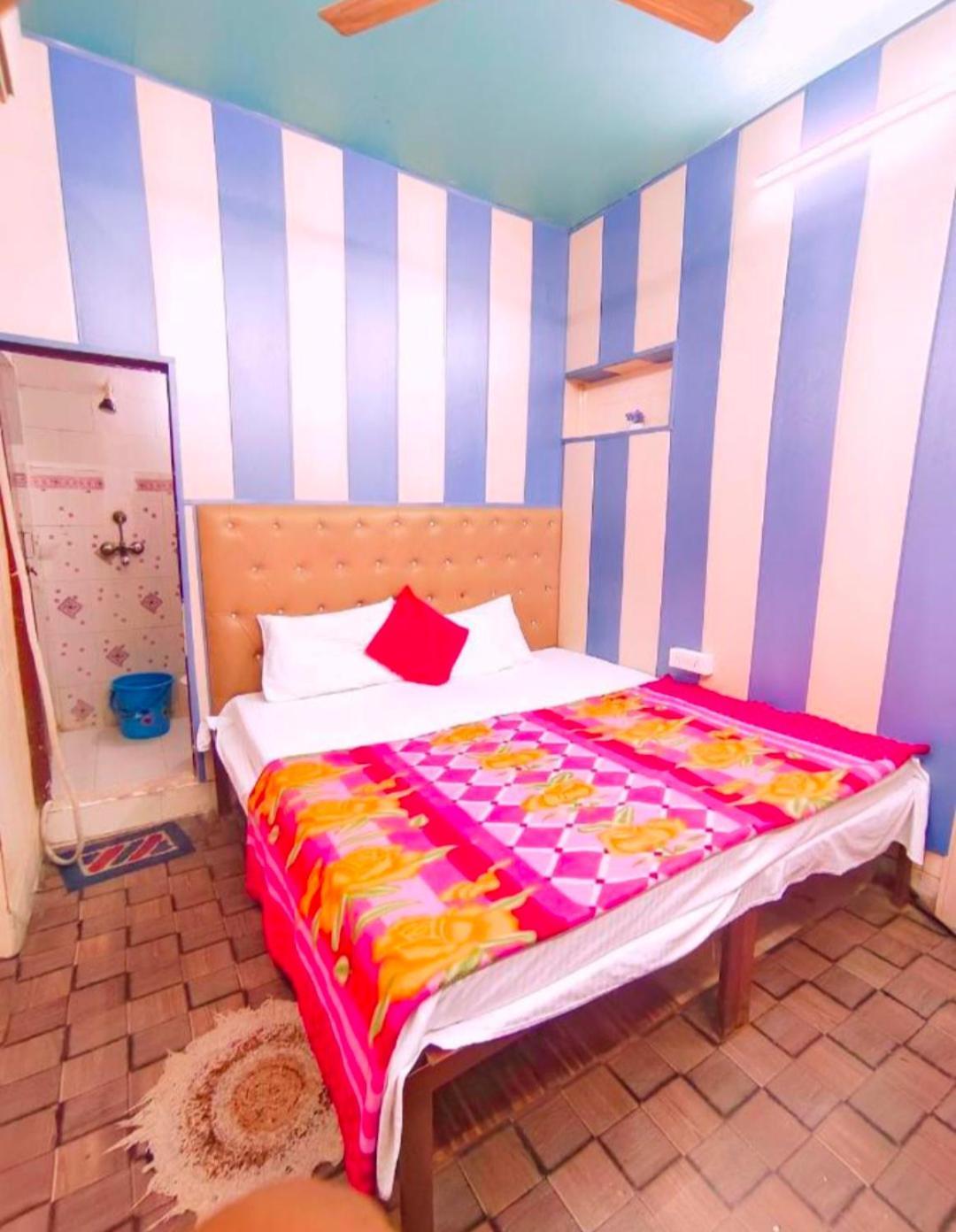Hotel India Inn Walking Distance From Taj Mahal-- Rooftop Taj Mahal View อัครา ภายนอก รูปภาพ